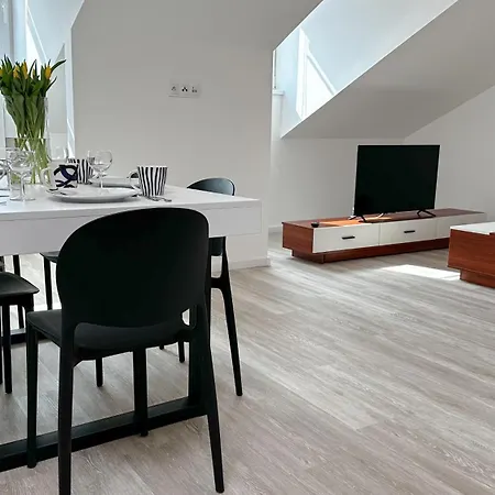 Leopold - Apartmanovy Dum * Κάρλοβι Βάρι