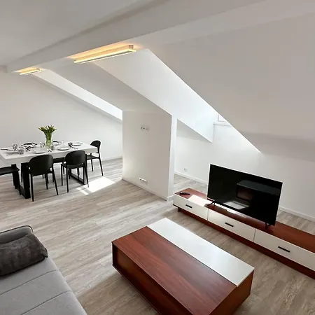 Leopold - Apartmanovy Dum Κάρλοβι Βάρι
