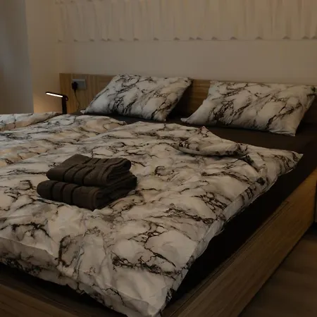 Leopold - Apartmanovy Dum Ξενοδοχείο με διαμερίσματα Κάρλοβι Βάρι