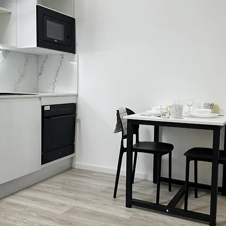 Leopold - Apartmanovy Dum Κάρλοβι Βάρι