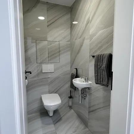 Leopold - Apartmanovy Dum 3*