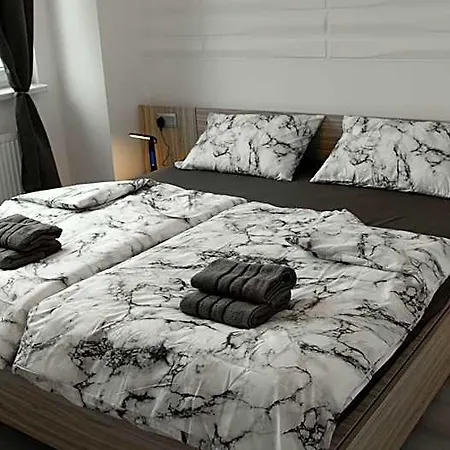 Апарт-отель Leopold - Apartmanovy Dum